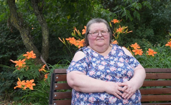 Женщина на скамейке