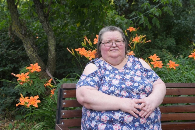 Женщина на скамейке