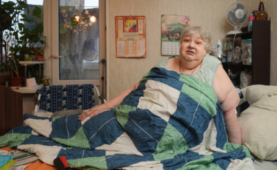 Больная женщина в постели