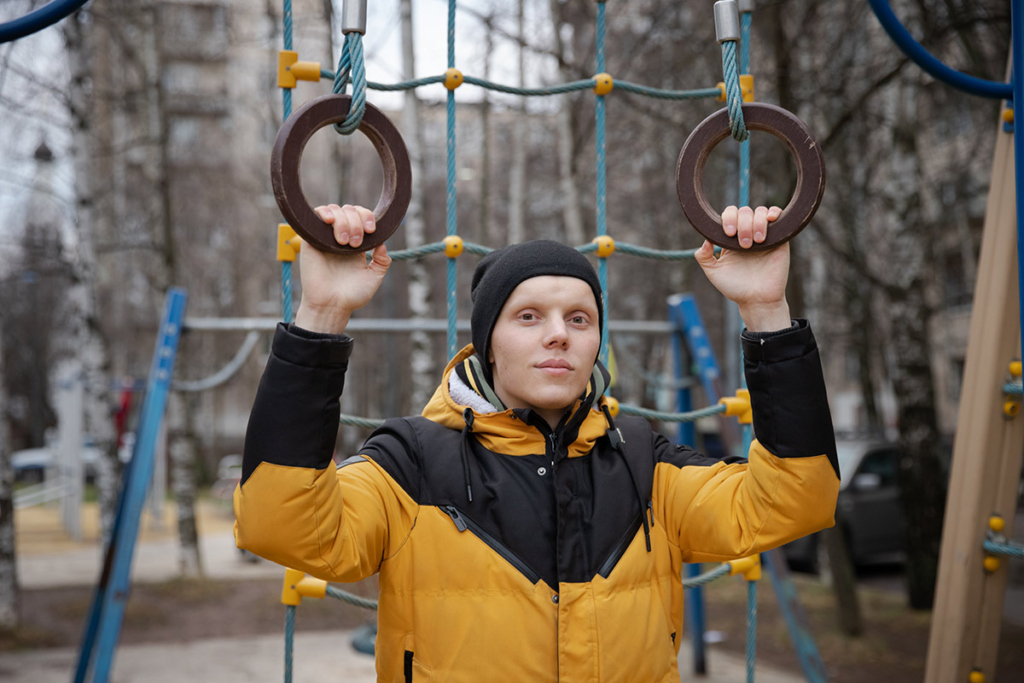 Юнона на спортплощадке