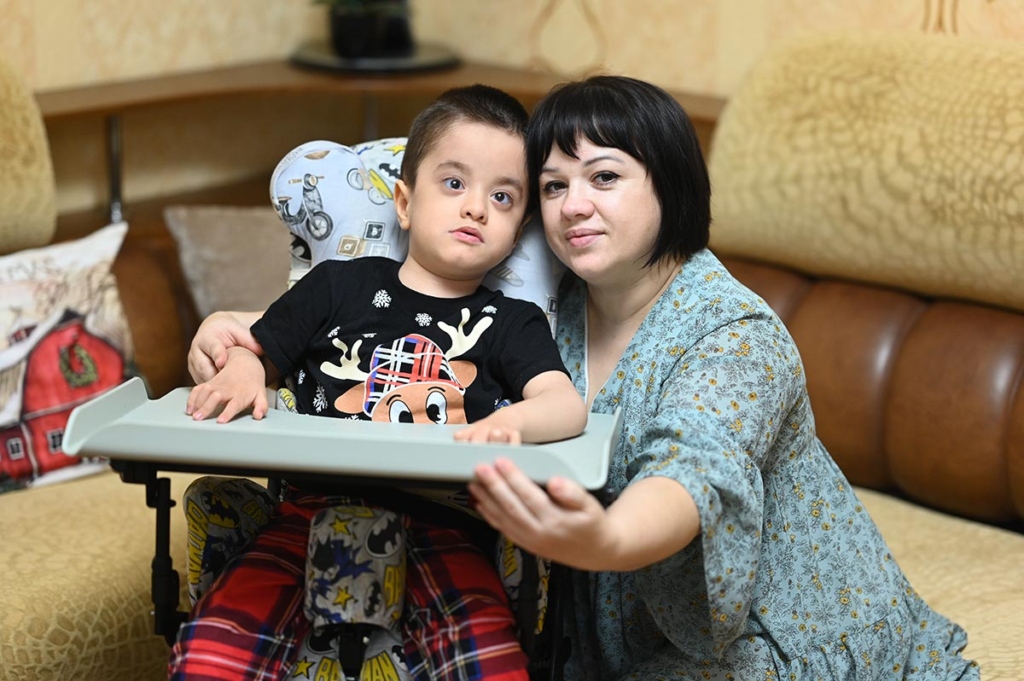 Больной мальчик с мамой