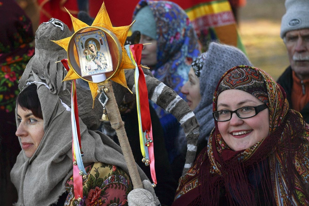 Святочные гуляния в деревне Ложголово Сланцевого района Ленинградской области