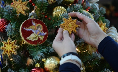 Новогодние игрушки на елке