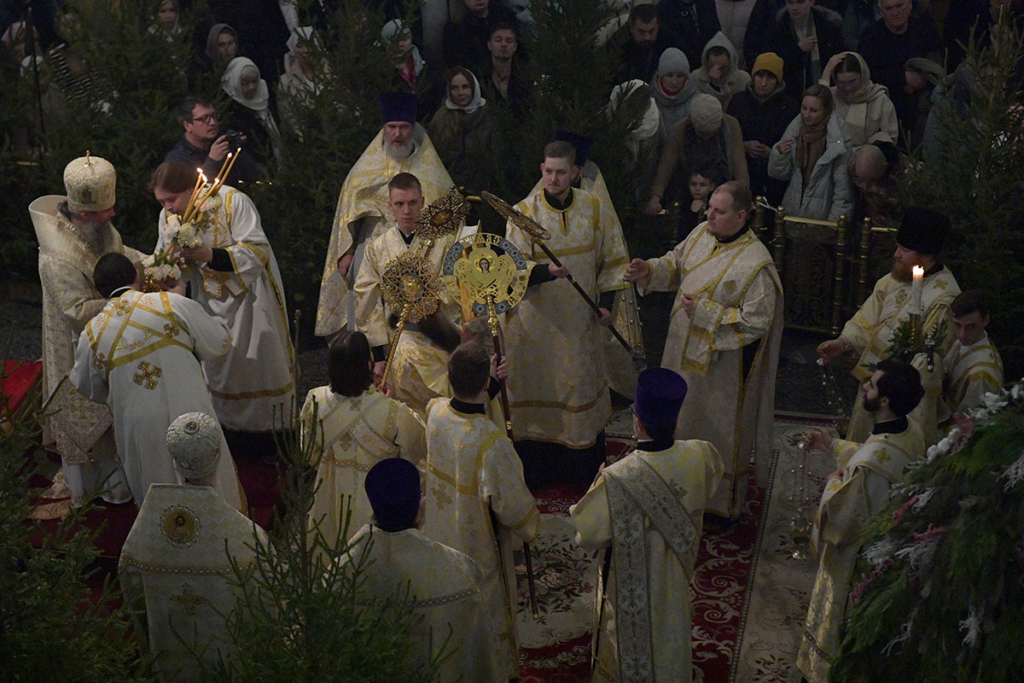 Рождественская литургия в Свято-Троицком кафедральном соборе в Екатеринбурге