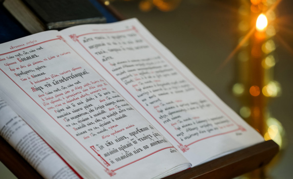 Во время богослужения в храме Георгия Победоносца в поселке Нахабино Красногорского района.