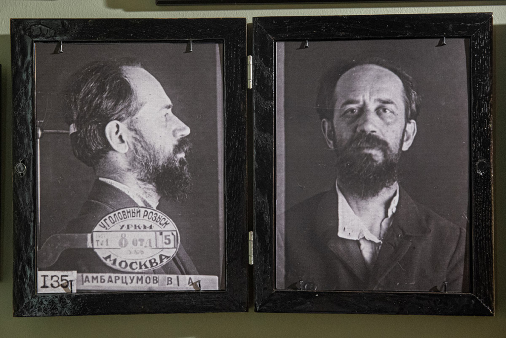 Иерей Владимир Амбарцумов, фотография в экспозиции зала «За Христа пострадавшие», фотографии из личного дела 