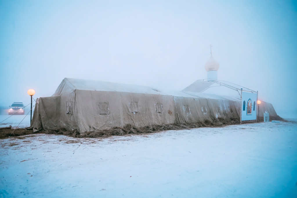 Шатер над Иорданью на реке Лене в Якутске в канун праздника Крещения Господнего