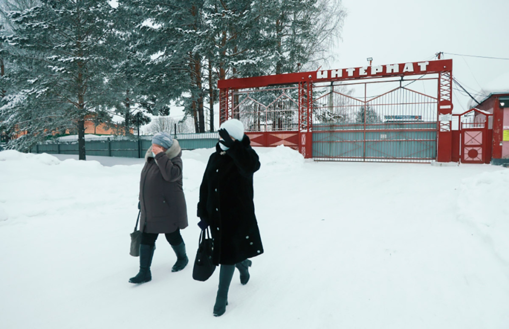 ъезд на территорию дома-интерната для граждан, имеющих психические расстройства, в Прокопьевске Кемеровской области.