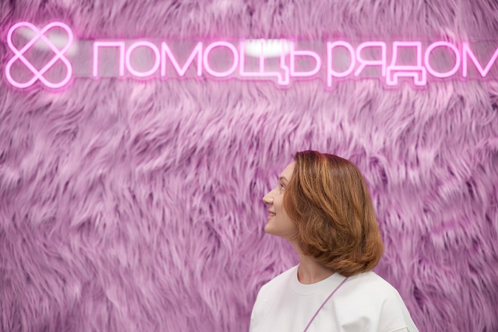 Девушка в профиль 