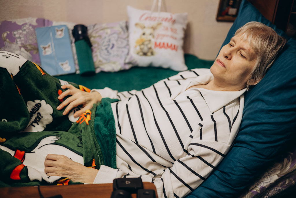 Больная женщина в постели