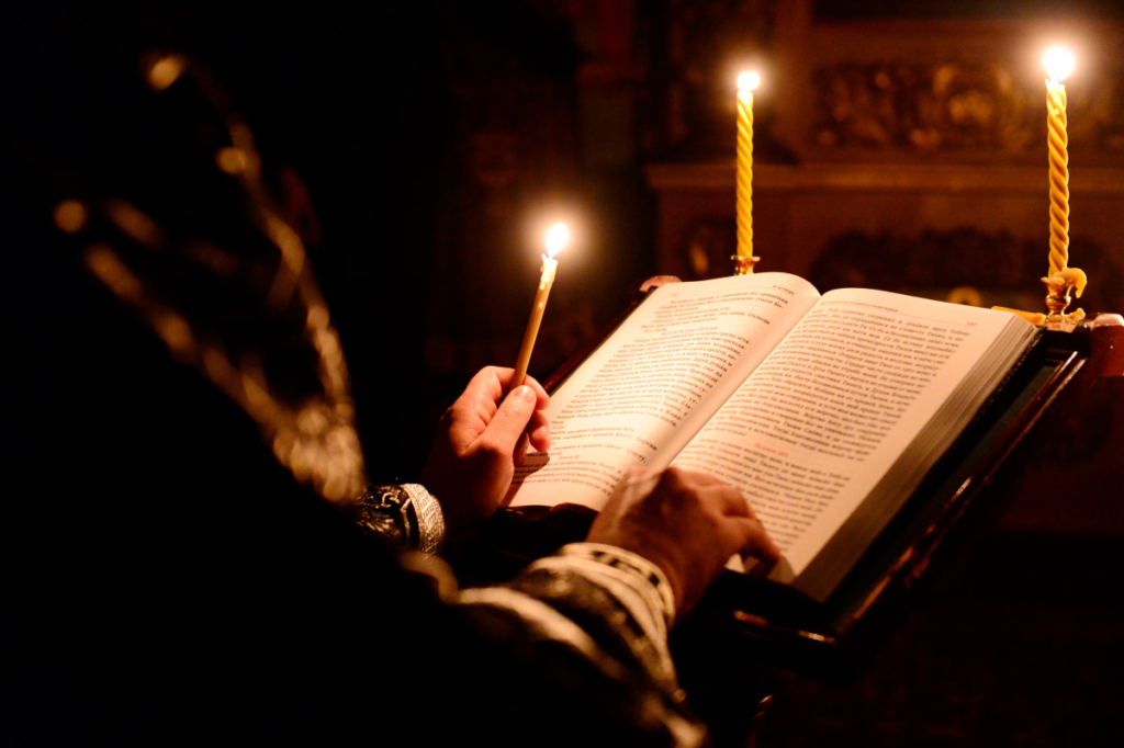 Чтение Великого канона преподобного Андрея Критского в храме Сергия Радонежского Высоко-Петровского монастыря в Москве