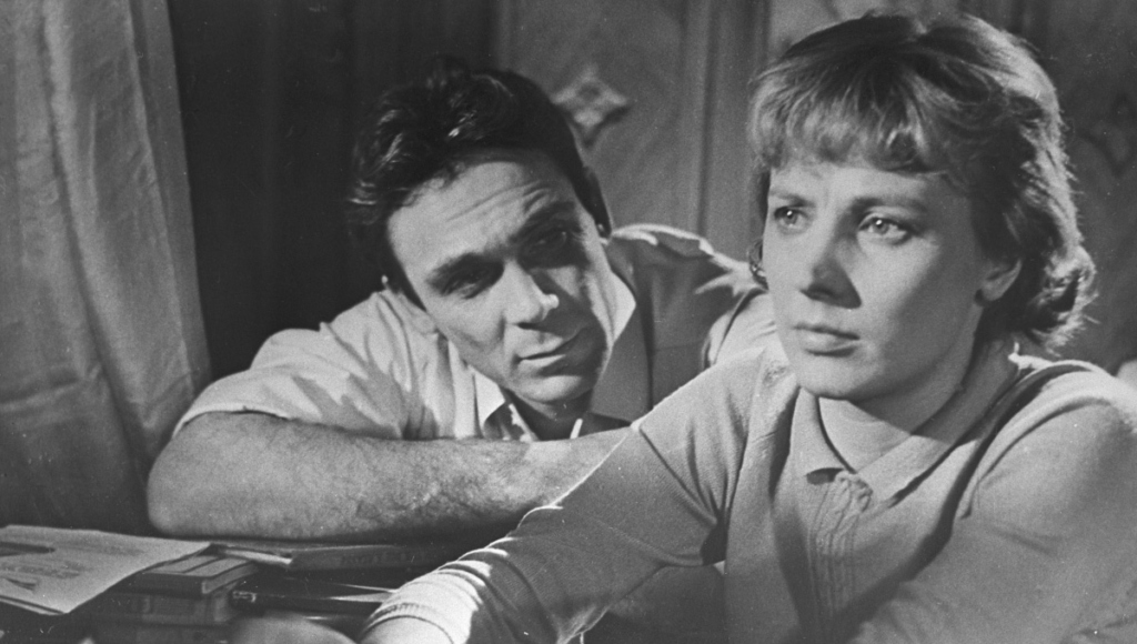 Кадр из художественного фильма «Строится мост». Производство киностудии «Мосфильм». Режиссеры: Олег Ефремов и Гавриил Егиазаров, 1965 год