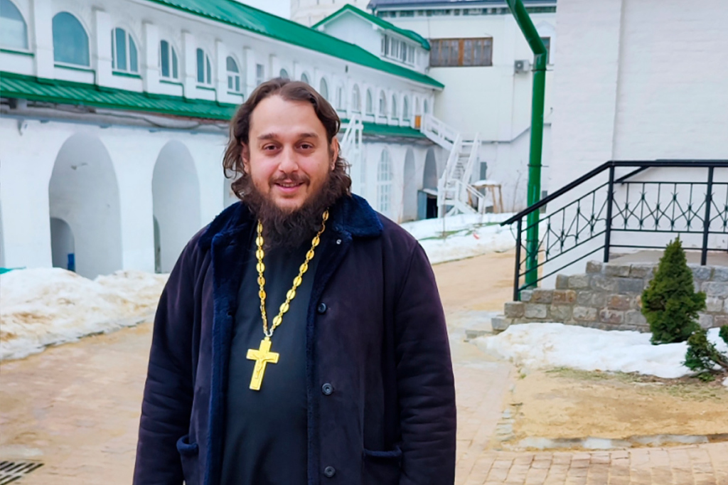 Священник  Альвиан Тхелидзе