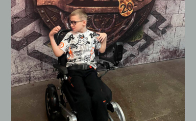 Мальчик с ДЦП в инвалидной коляске