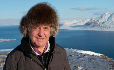 Портрет мужчины на фоне Антарктиды