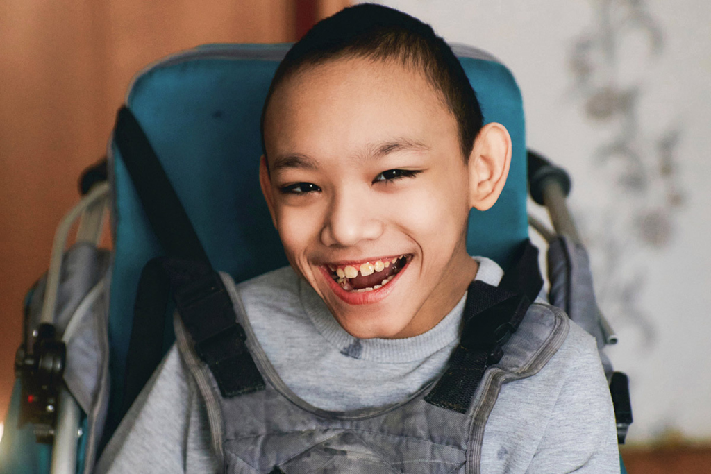 Улыбающийся мальчик