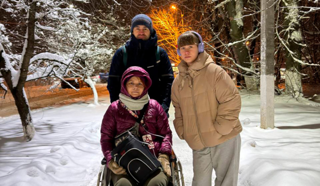 На улице. С кислородным концентратором