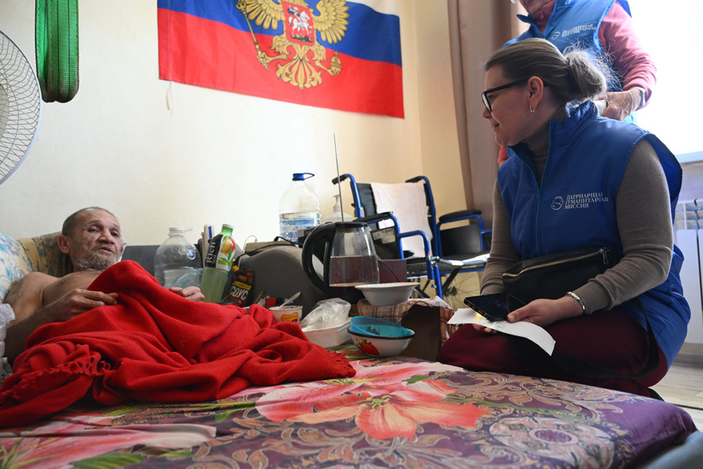 Добровольцы дома у нуждающегося человека