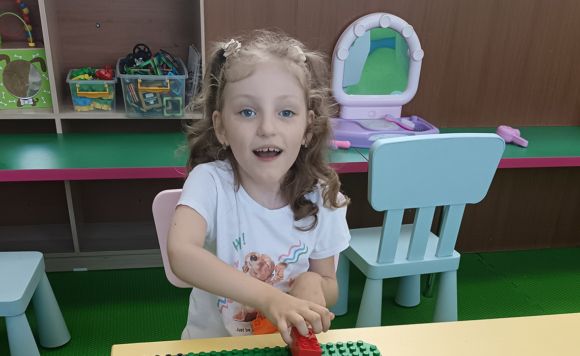 Девочка на реабилитации