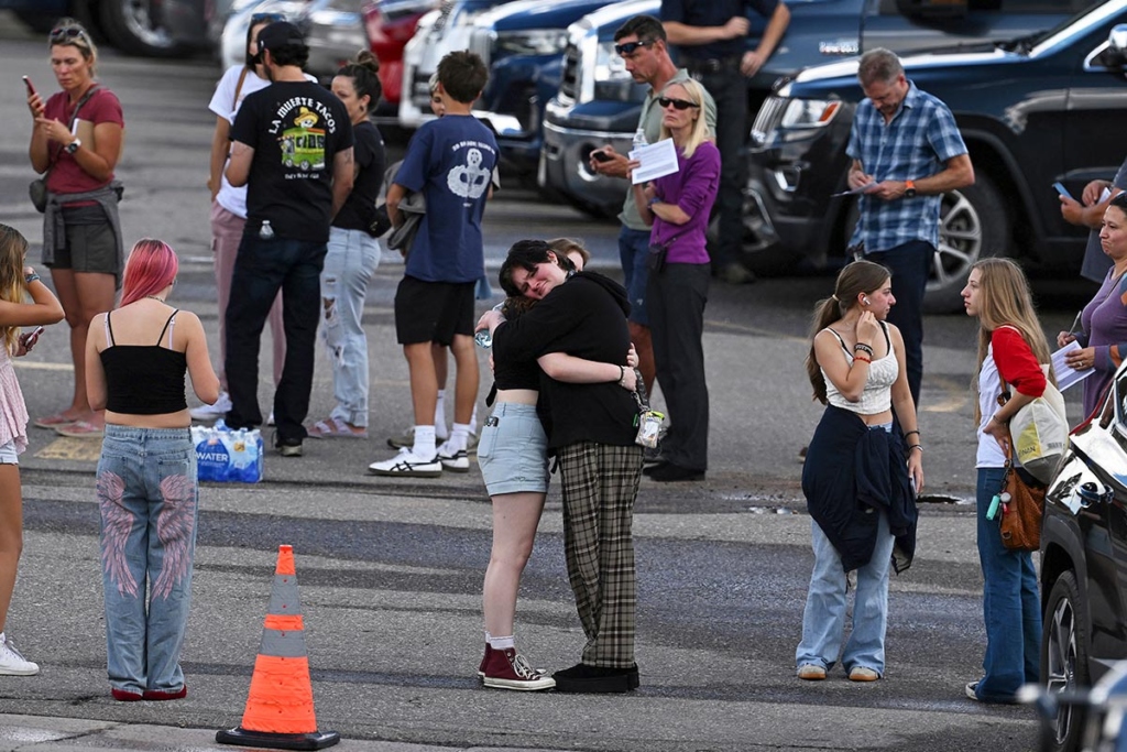 Стрельба в средней школе Эвергрин (Evergreen High School, город Эвергрин, штат Колорадо, США) 10 сентября 2025 года, два ученика серьезно ранены. 16-летний стрелок покончил с собой
