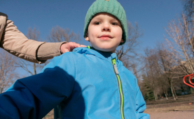 Портрет мальчика в шапке и куртке