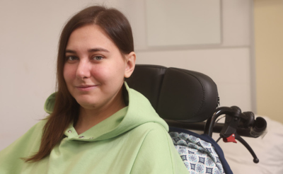 Портрет девушки в инвалидной коляске