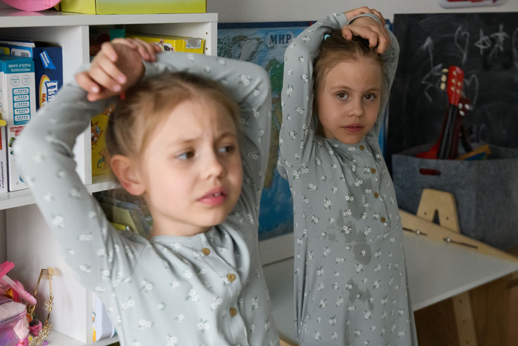 Портрет девочек близнецов