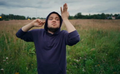 Потрет юноши на природе