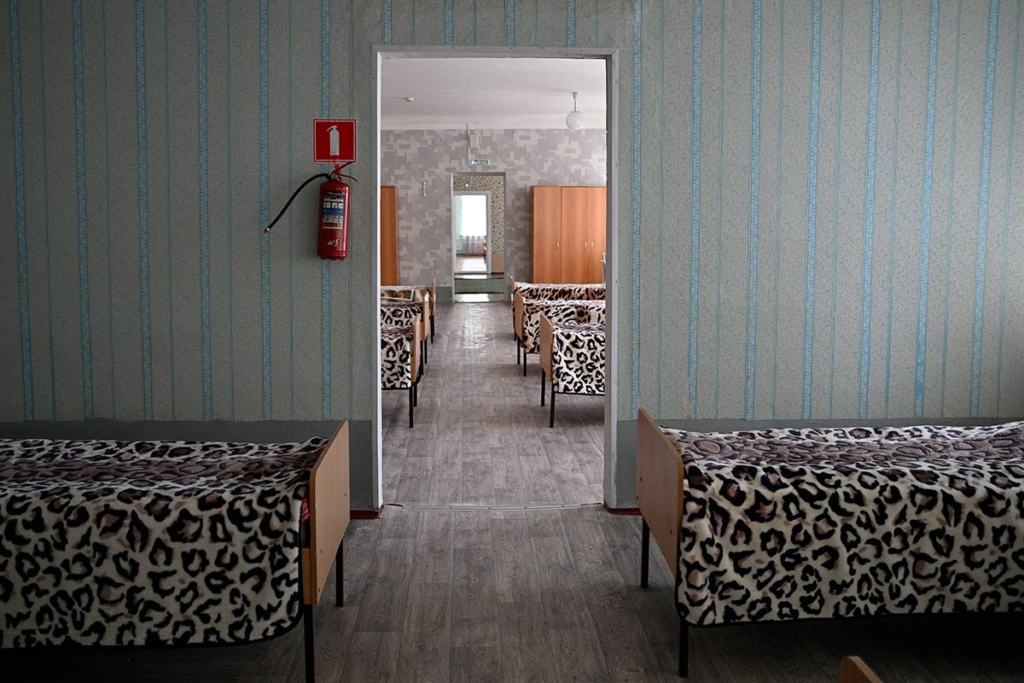 Комнаты с одинаковыми кроватями и покрывалами