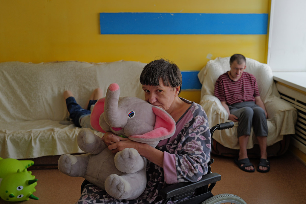 Подопечные ПНИ с мягкими игрушками