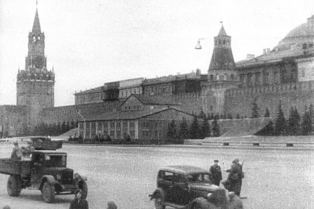 Маскировка Мавзолея