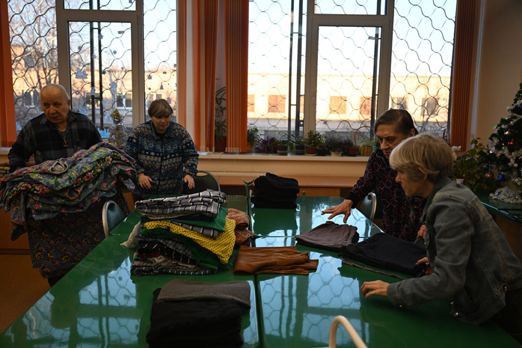 Складывание вещей после стирки