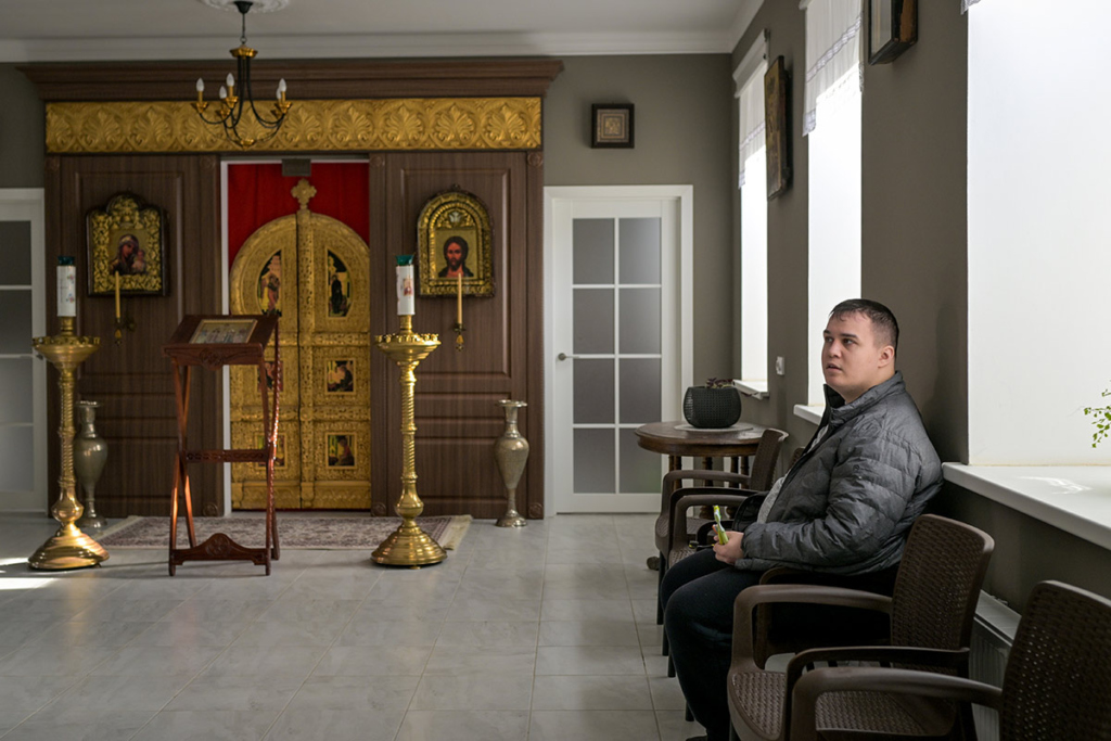 Юноша в храме 