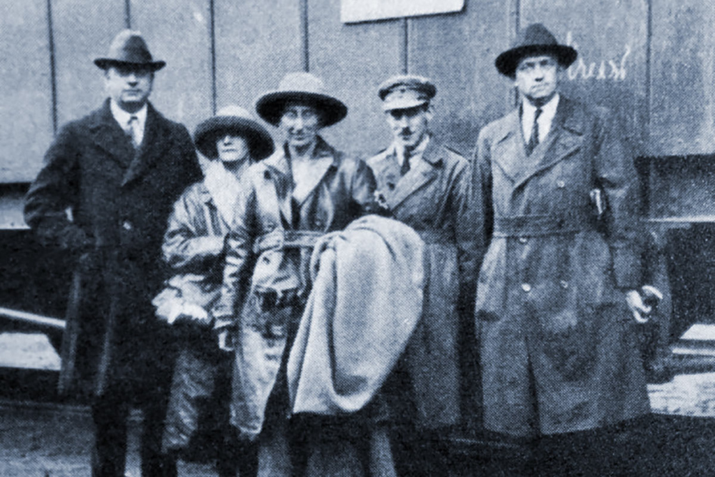 Американские и английские квакеры едут в Бузулук, 1923. Слева направо Вилбур Томас, Доротея Дант, Рут Фрай, Эдвард Боллс и Уолтер Уайлдман