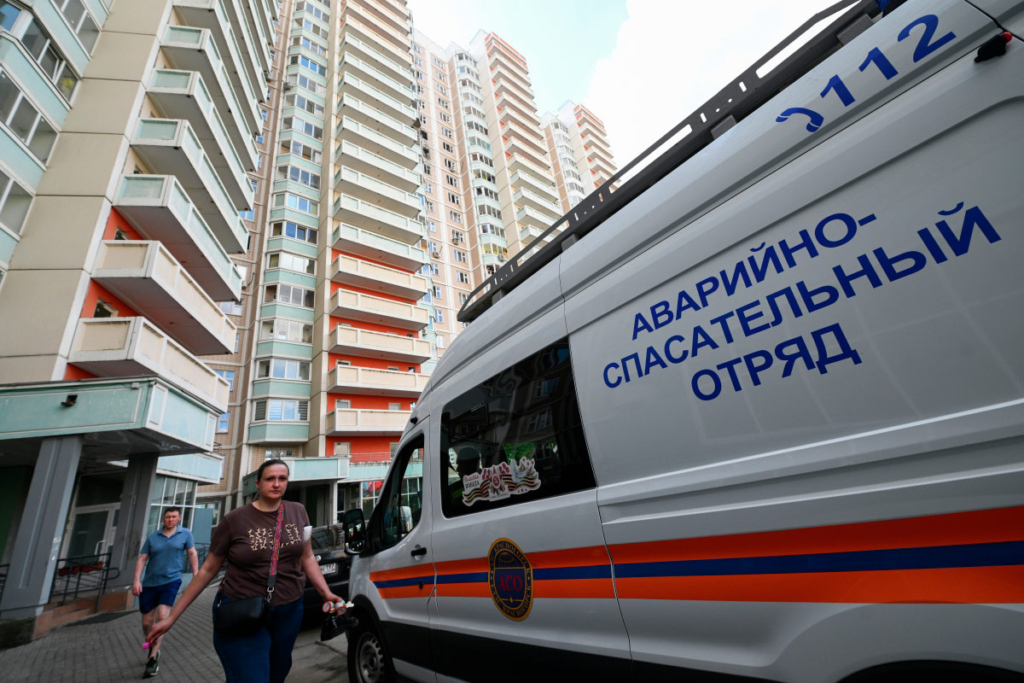 Последствия атаки БПЛА в подмосковном Красногорске.