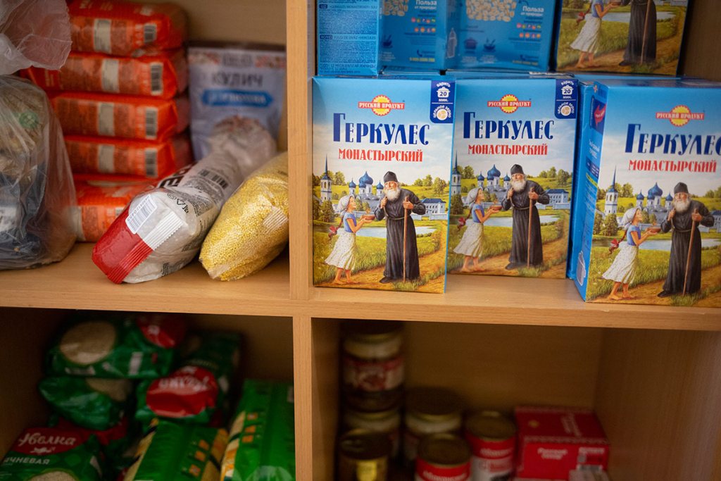 Продукты на полках 