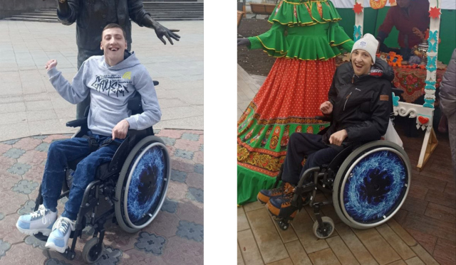 Юноша на инвалидной коляске