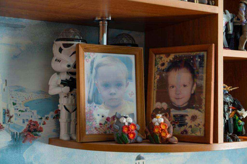 Фотографии в комнате мальчиков