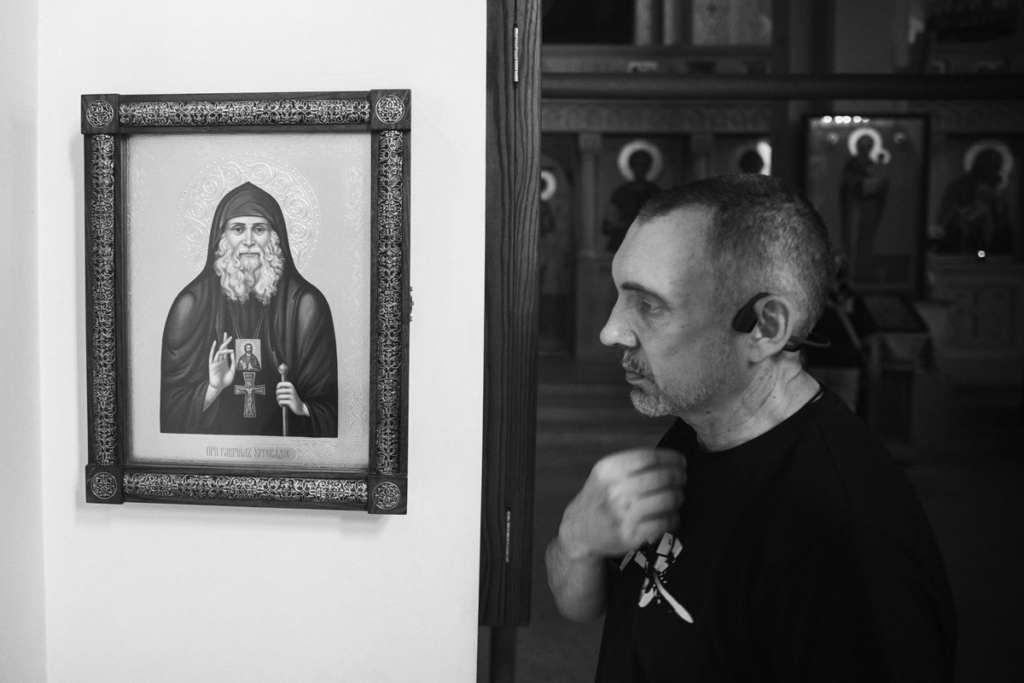 Мужчина в храме 