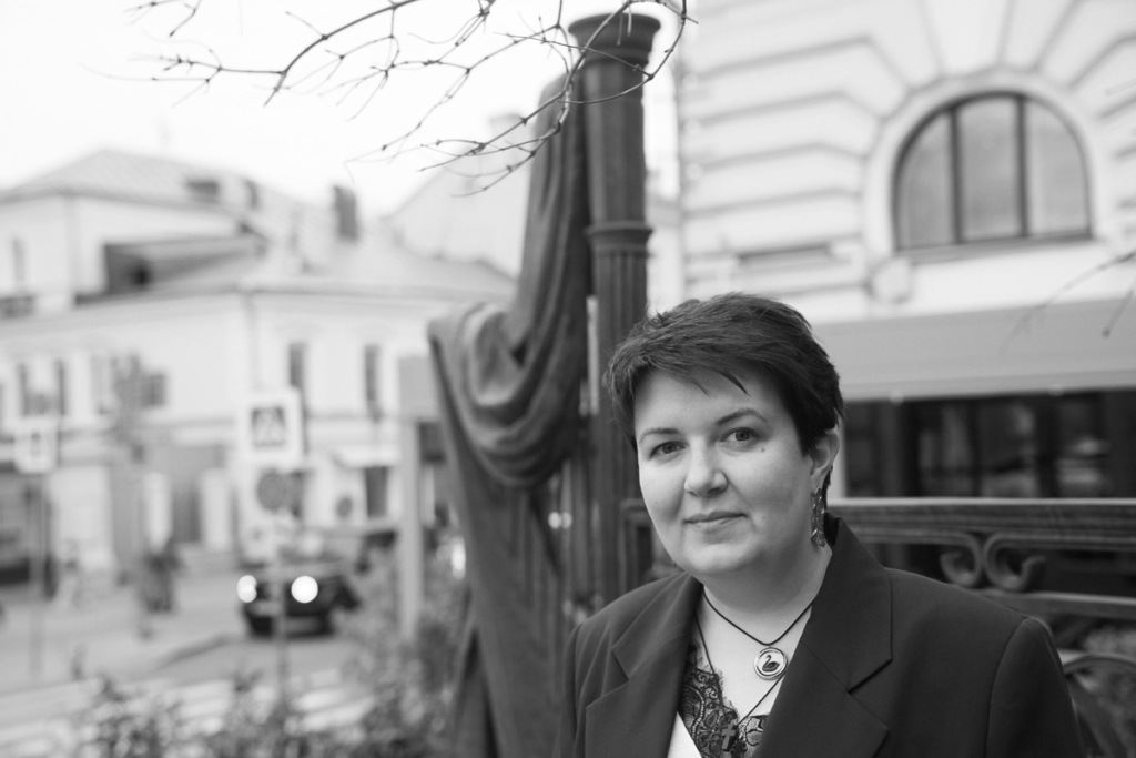 портрет молодой женщины