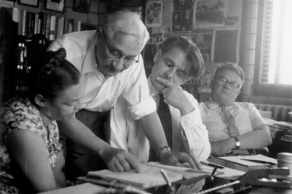 Альберт Сейбин в СССР в 1956 году. Правее его – профессио Михаил Чумаков, крайний справа – профессор Анатолий Смородинцев. Фото: библиотека Университета Цинциннати